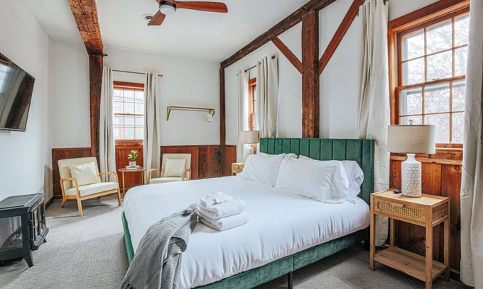 Spottswood Cabina | Osceola Mill is a B&B inn located in the Shenandoah Valley 20 minutes from Lexington and Staunton.
