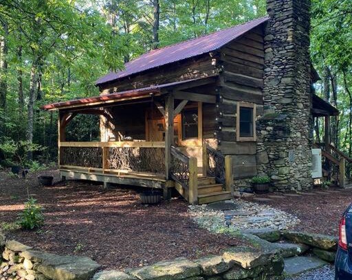 Hendersonville Casa | 1850s Settlers Cabin at Wethero Ridge