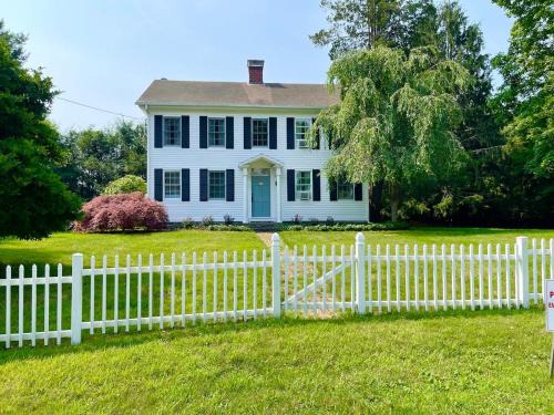Madison Casa | 1860's Colonial House Near Downtown and Beaches!