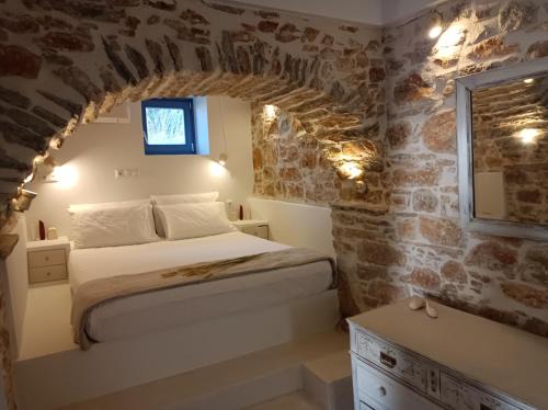 Filoti Casa | 1875 panoramic stone house
