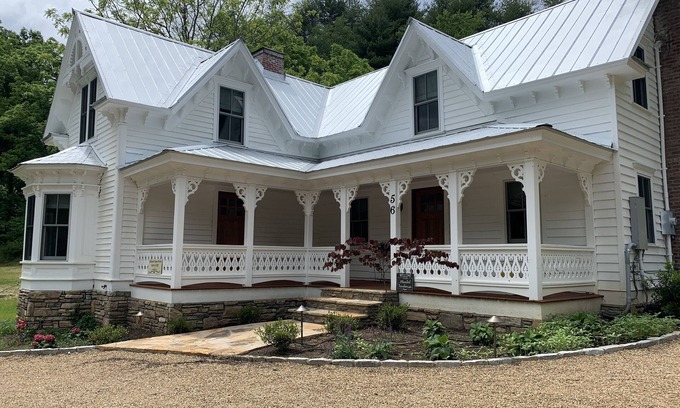 Leicester Casa | 1878 Victorian Farmhouse Near Asheville on 80 Acres