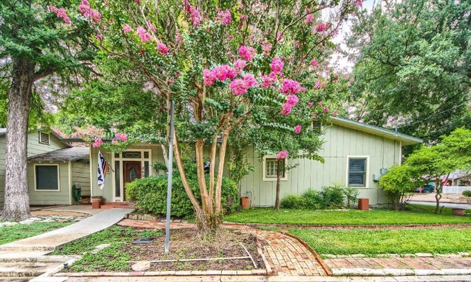 New Braunfels Casa | 1880 Market Plaza Haus TS 360