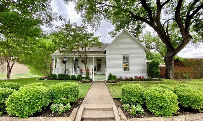 McKinney Casa | 1883 Boutique Bungalow