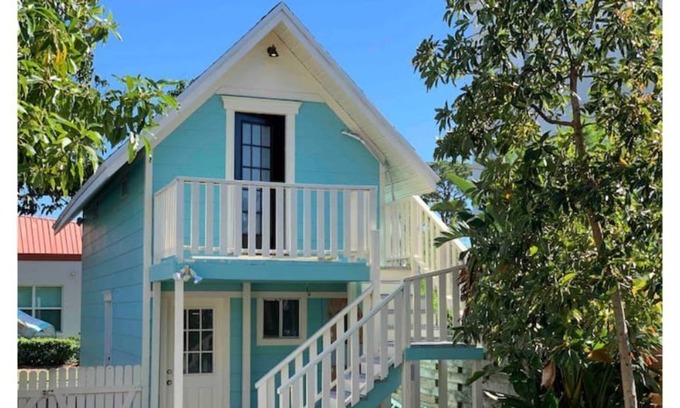 Bradenton Cabaña | 1898 CarriageHouse Pool-D’town-Riverwalk