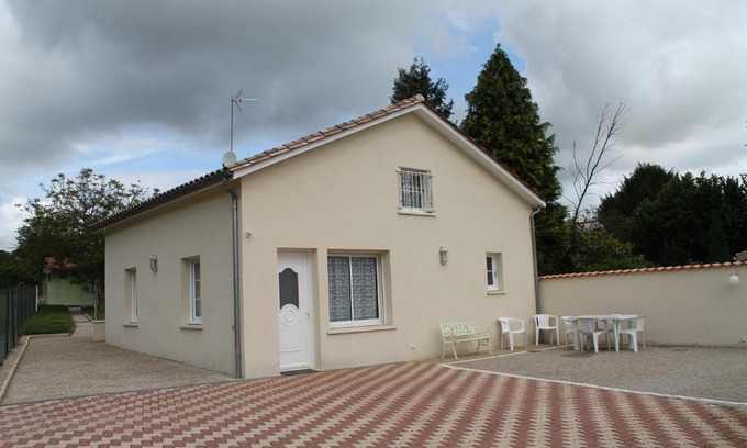 Jonzac Casa | 18B Rue Winston Churchill