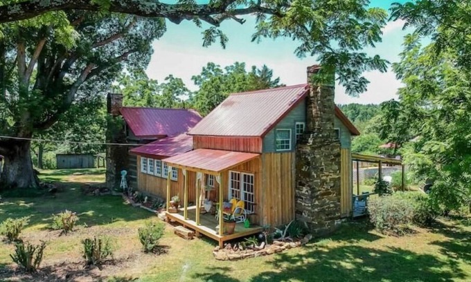 Staunton River Otro | 18th Century Cabin Retreat