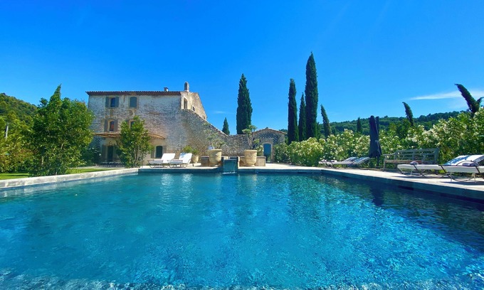 Menerbes Otro | 18th century country house in Ménerbes, village access, air conditioning, heated swimming pools