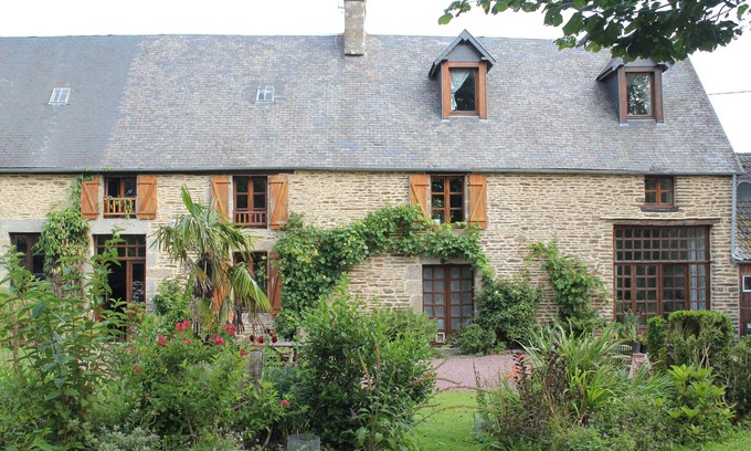 Les Loges-Marchis Casa | 18th Century renovated farmhouse - situated in rural Normandy.