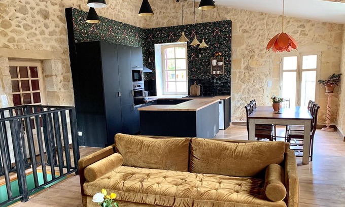 Paillet Casa | 18th century stone house 25 km from Bordeaux