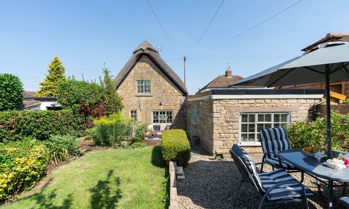 Broadway Cabaña | 18th century thatched Cotswold holiday cottage in Broadway - Orchard Cottage, Broadway