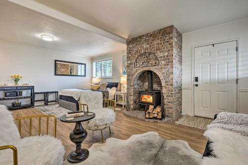 Manchester Apartamento | 19 Mi to Seattle Port Orchard Studio with Views