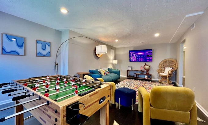 Monroe Casa | 190 Overbrook Drive · Swanky Swango's Dream Home by Jess