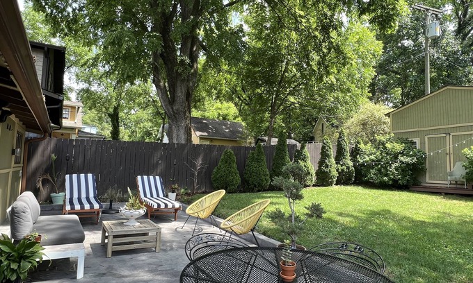 Eastwood Casa | 1900 East Nashville craftsmen Stay where the Rock Stars Party.
