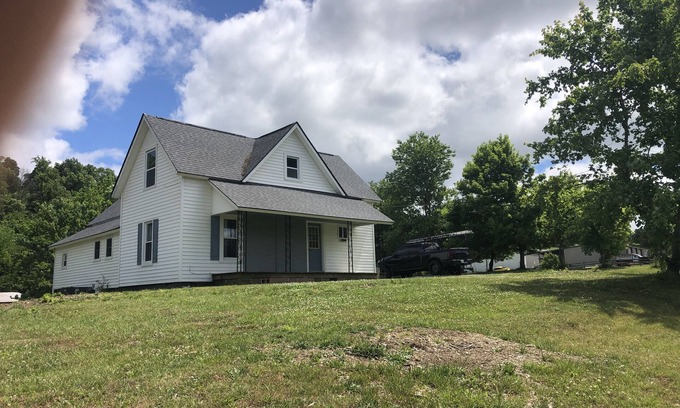 Seymour Casa | 1900 Farm House directly between Pigeon Forge and Knoxville