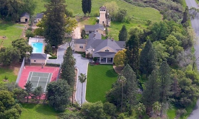 Newcastle Casa | Casa de campo y cabaña victoriana de 1906 en un hermoso rancho cerca del lago Folsom