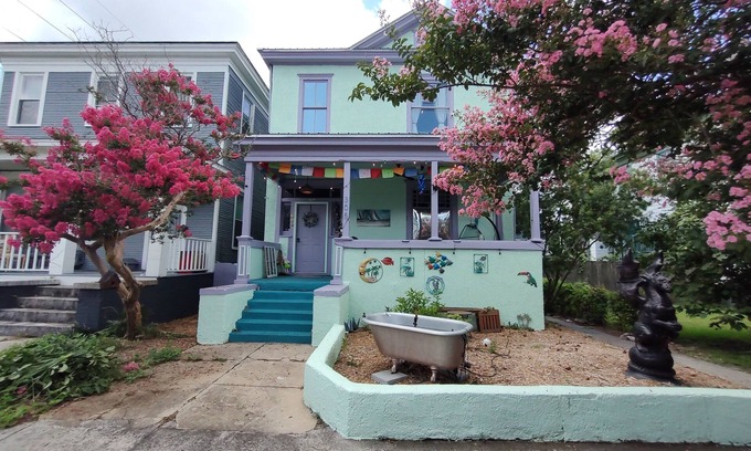 Metropolitan Casa | 1910 Victorian District Home en Starland en 305 W 35th Street