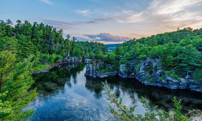 Taylors Falls Casa | ☞1914 Historic Home+3min→Taylors Falls!+DogOK+Beautiful porch+Full Kitchen