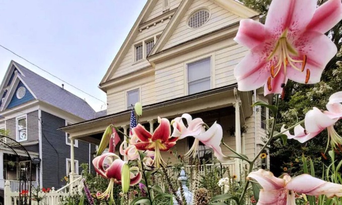 Salisbury Apartamento | 1915 Victorian Wildflower Garden