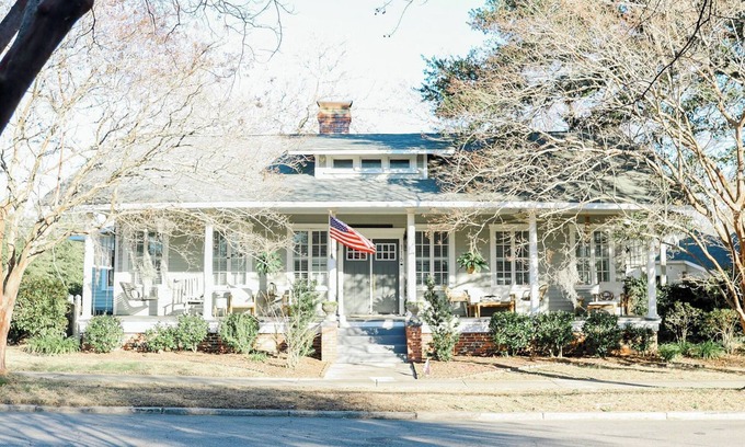 Wilmington Casa | 1916 Coastal Grandmother & modern ADU with firepit