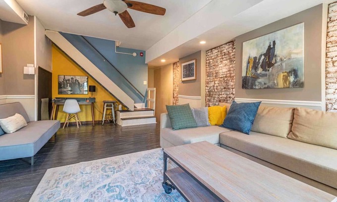 Washington Square West Apartamento | 1918 Duplex with Character City Center