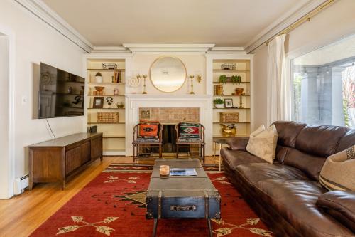 Belmont Casa | 1923 Belmont House of Antiques - Coffee & Brunch