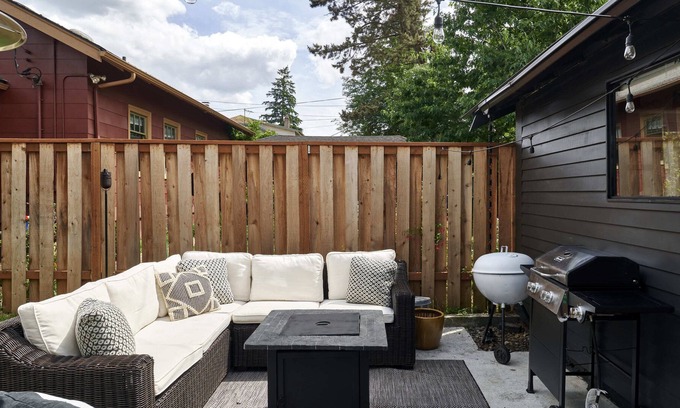 Piedmont Casa | 1923 Bungalow with Modern Charm