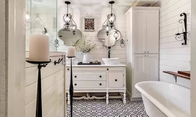 Medford Casa | 1930s Queen Anne Historic Downtown Retreat