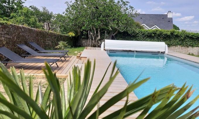 Vannes Casa | 1930s town house with swimming pool