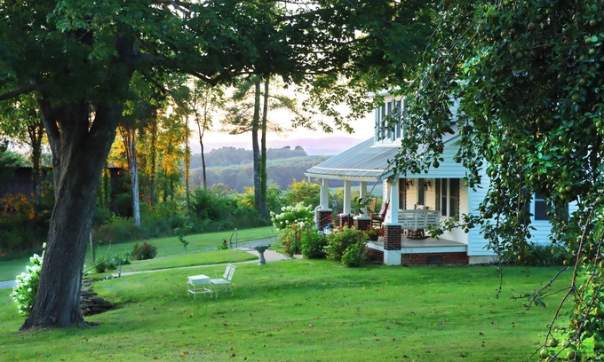 Alleghany County Casa | 1945 Farmhouse Charmer This is What You Come to the Country for! 12 mins Sparta
