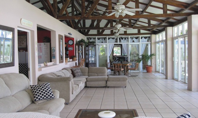 Playa San Diego Casa | $ 145 por noche! Casa de lujo con piscina en el océano! Aire acondicionado, Wifi, TV satélite, 3 habitaciones / 3 baños.