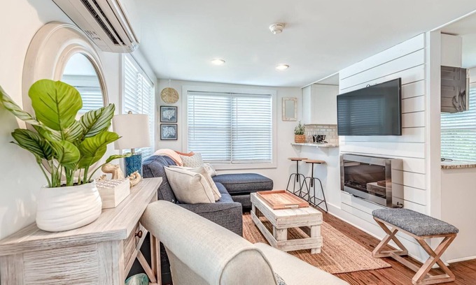 Isle of Palms Apartamento | 1950s Beach Cottage Unit C