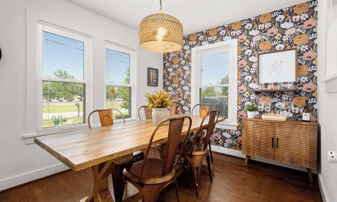 Tomball Cabaña | 1950s Cottage-steps from Trendy Old Town Tomball dining, coffee, shops