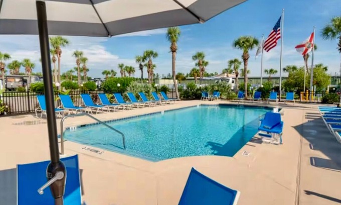 Panama City Beach Casa | 1957 Allison Ave - Unit 165 Pet Friendly 1bed/1bath sleeps 4 in phenomenal PCB