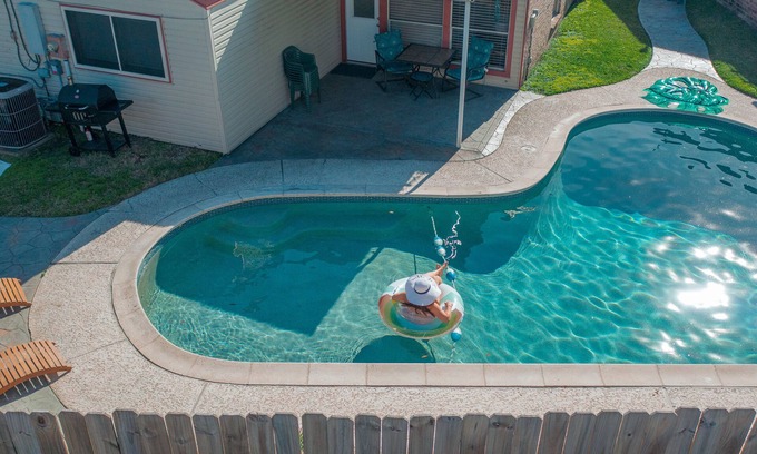 Clodine Casa | 1976HoustonGem Luminous PvTPool & HotTub DT20mins for LRG Families 6Beds / 2Bath