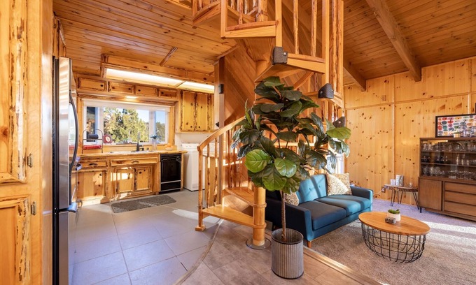 Fawnskin Cabina | 1978- Lakeviews Lookout 3 Bedroom Home by RedAwning