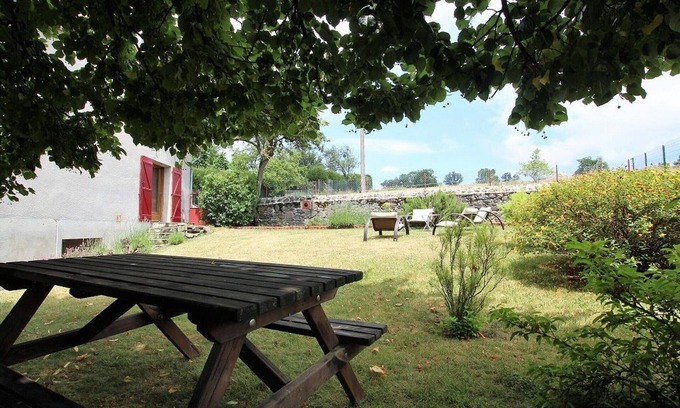 Frugieres-le-Pin Cabaña | Casa rural del siglo XIX con chimenea cerca de las gargantas del Doulon