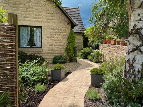 Corsham Casa | 1A Erneston Crescent