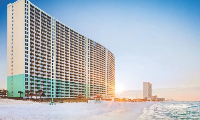 Panama City Beach Hotel | 1BD/Panama City Beach - Oceanfront View with Full Kitchen, Pools, Bar, and More!