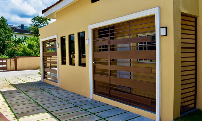 Barbican Casa | 1Bdrm, A/C, Wi-Fi, Washer & Dryer - Spacious Apt