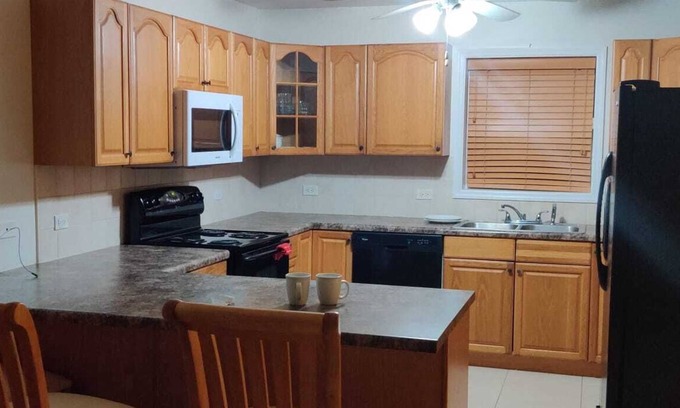 George Town Apartamento | 1bed condo place available dec 15 to Jan 4th . Close to city center 7 min walk