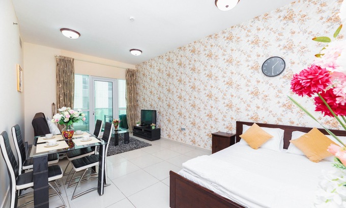 Dubai Media City Apartamento | 1bhk in Dubai Marina with a Huge Space of 6 Family Members