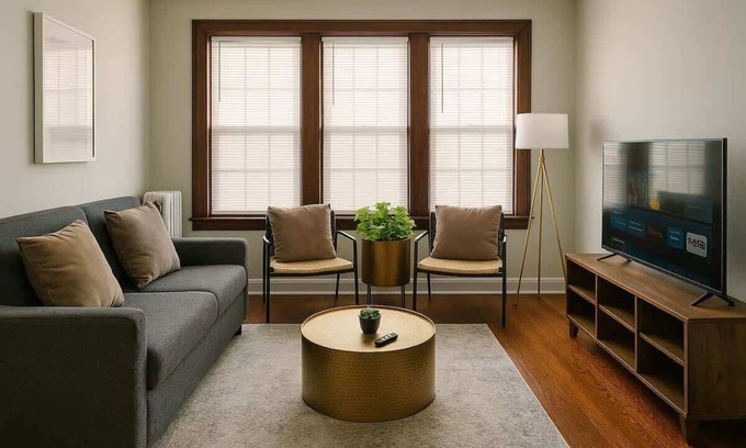 Cragin Apartamento | 1BR 1BA Windy City Hideout - Lockwood rep