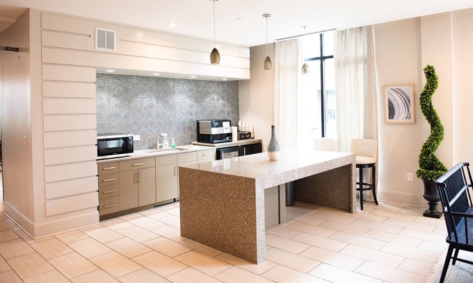 Charlotte Apartamento | 1 Bedroom Apartment w/Dedicated Workspace 318