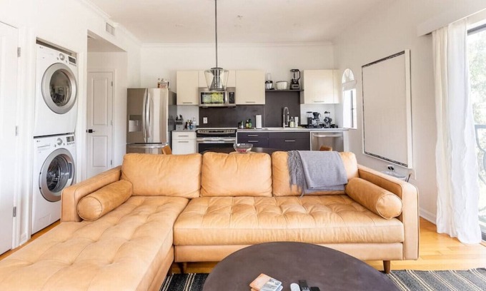 Innovation District Apartamento | 1BR/1Bath Downtown - Newly Renovated Premier Apt.