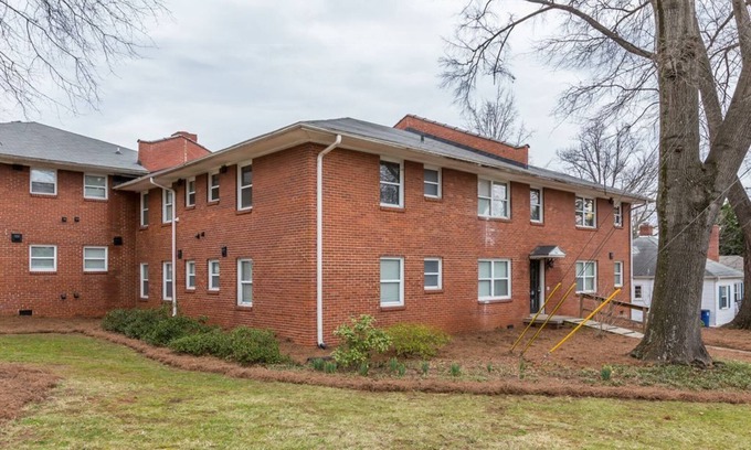 Winston - Salem Apartamento | 1BR 1st Floor Apt Near Downtown with Free Parking