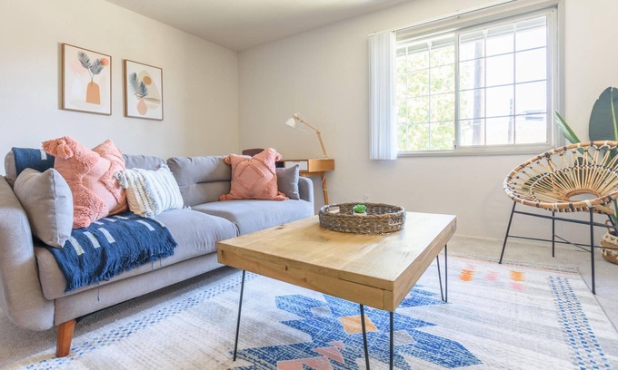 East Side Costa Mesa Apartamento | 1BR Apartment in Costa Mesa