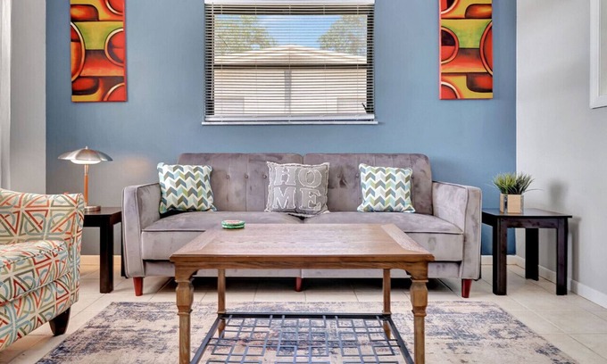 Jensen Beach Casa | 1BR APT/Ideal For Long Stays near DT/Beach