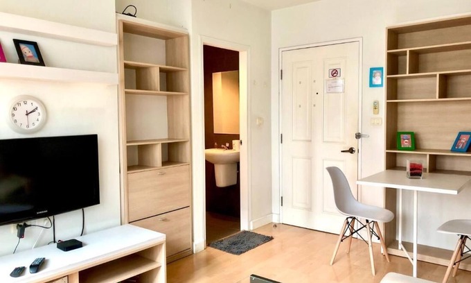 Phra Khanong Nuea Condominio | 1BR Condo 5 Min to BTS 1000Mbps Fiber Wi-Fi great location