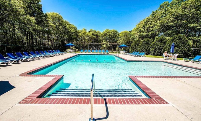 Sandalwood Village Condominio | 1BR Condo w/ Balcony in Mashpee, MA