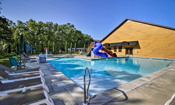 Branson Condominio | 1BR Condo w/ Pool near Silver Dollar City
